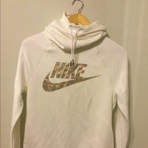 NWOT Nike hoodie with funnel neck